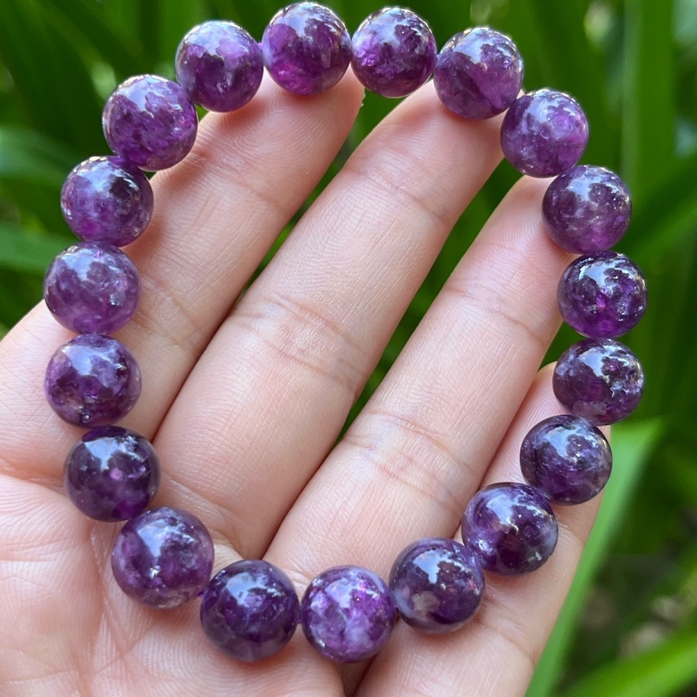 10.5mm‎ stretchable sparkling purple mica bracelet
